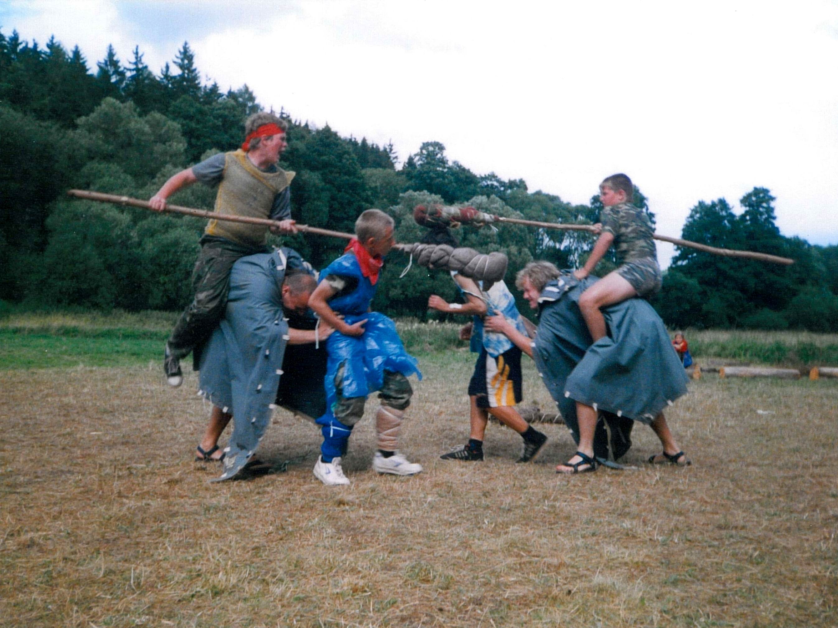 2001 tábor Osobovy - rytířské klání.jpg